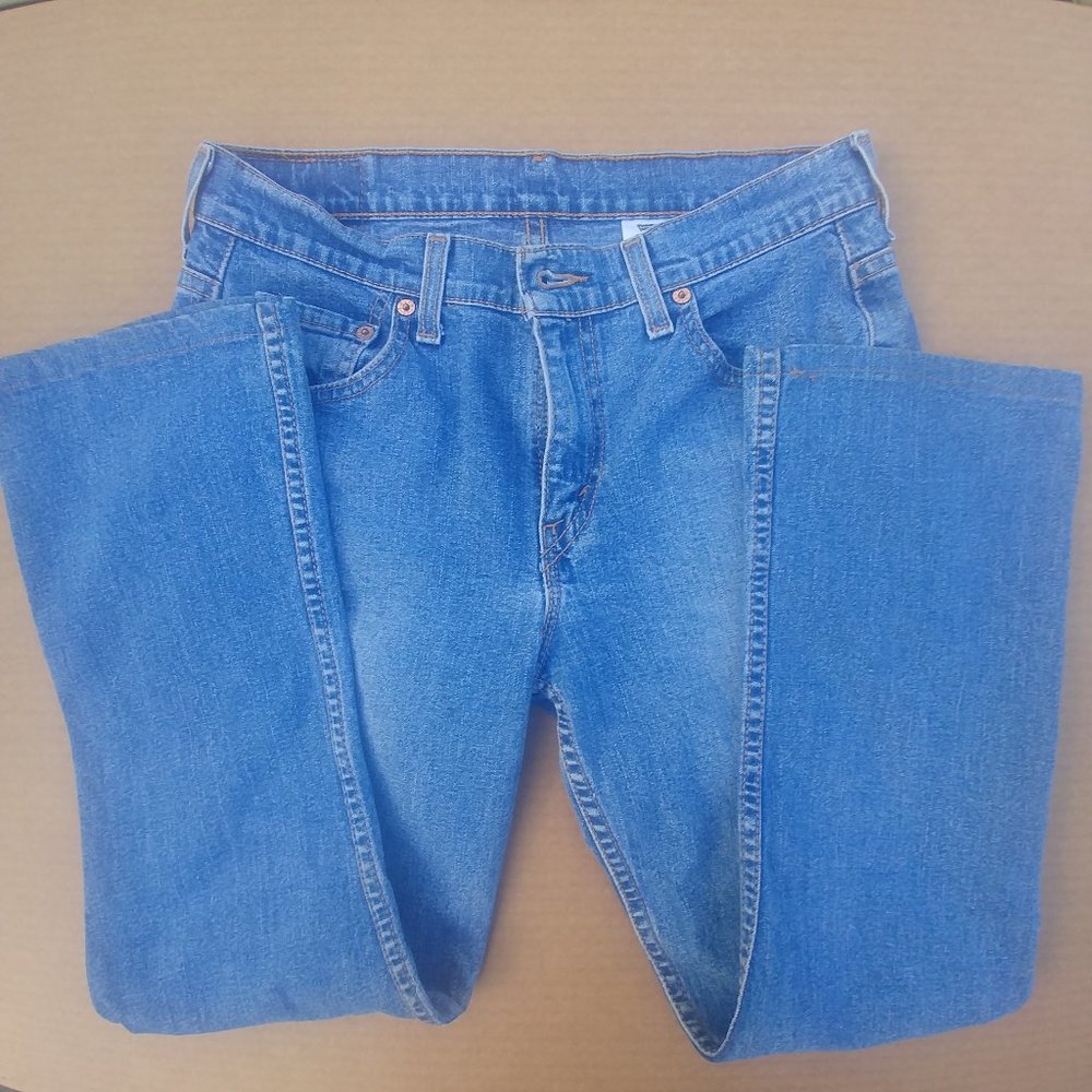 Levi's size 6 cropped hemmed blue denim jeans